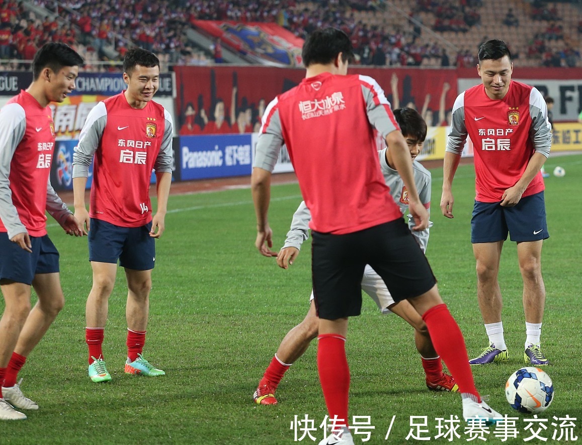 记者：蒋光太、莱昂纳多等人因伤缺阵，首发阵容多人带伤坚持（记者：蒋光太、莱昂纳多等伤停，多个首发带伤出战）